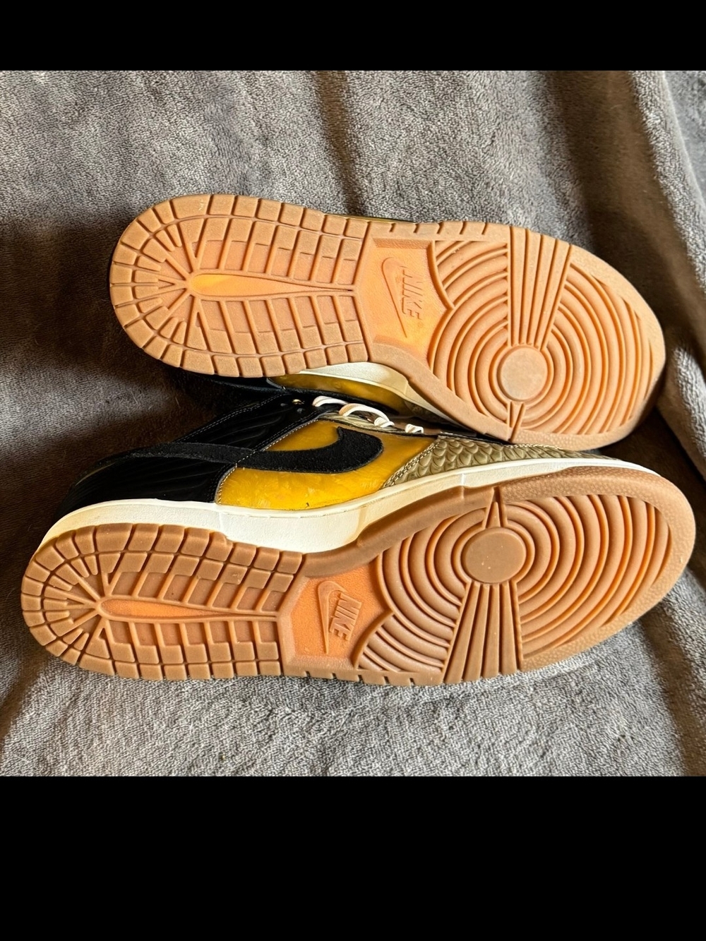 Nike Women’s 14/ Men's 12.5 Gold & Black Dunks "Dia De Los Muertos" - Picture 3 of 5
